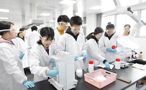 一对一个升学指导 激燃学生潜能