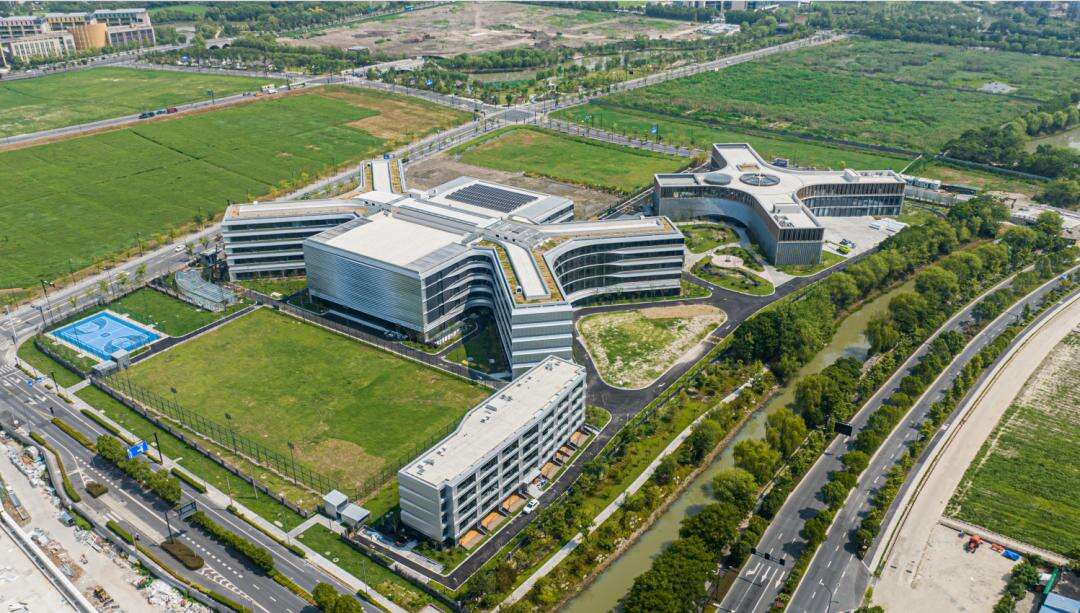 最新！杭州国际学校白马湖校区启用