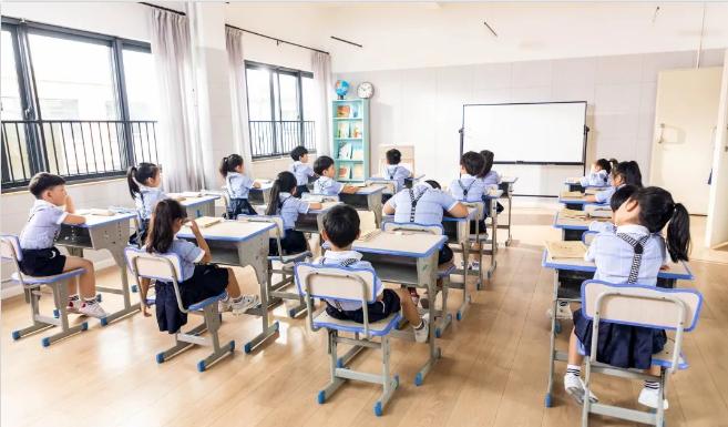 香港本地vs国际学校，选哪个？一文看清学制、课程、学费及入学条件!
