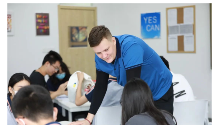 东方红学校&middot;明德学院