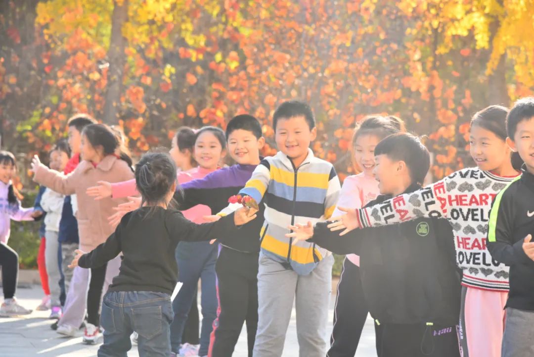 北京市中芯学校爱在感恩月，携手并进，一起前行