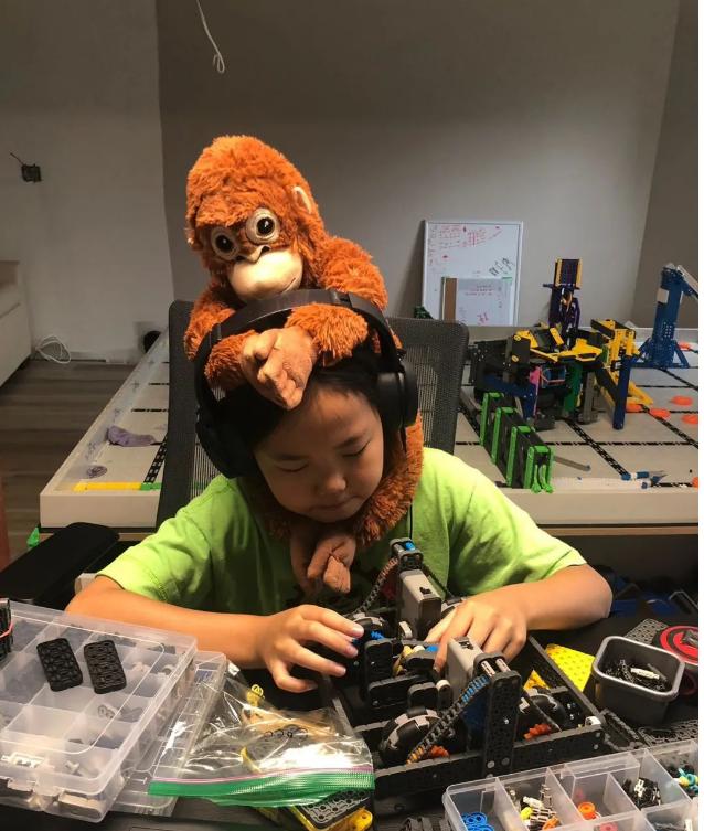 体验过北美公立小学后，这位妈妈说，过度相信孩子内在生长，也是一种极端