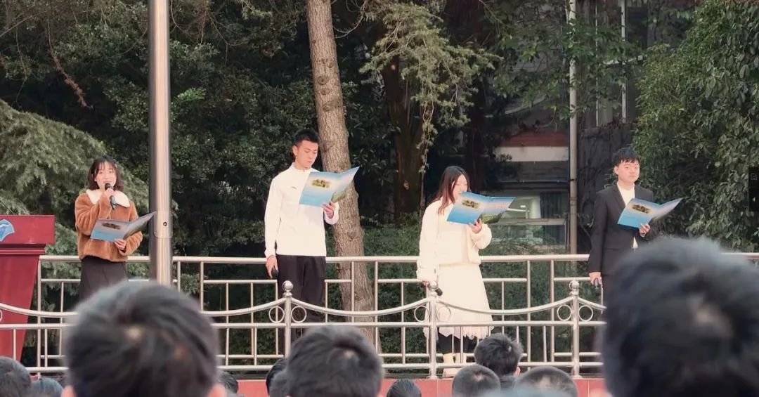 成都七中2022-2023学年度下期开学典礼隆重举行 