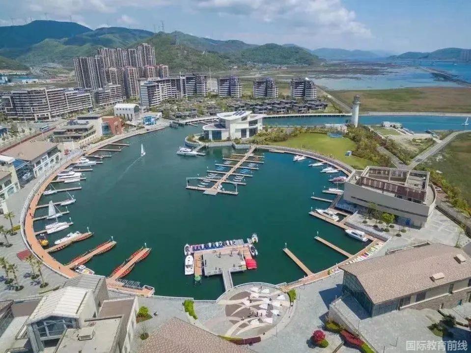 上海包玉刚实验学校