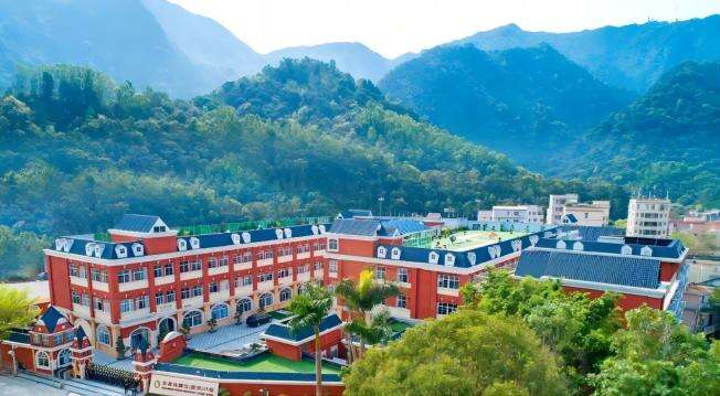 深圳华美外国语学校