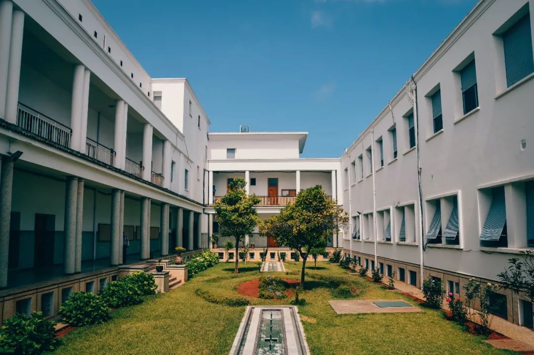 下面，我们会从地域的角度出发，为大家盘点北方、中西部、珠三角以及长三角地区国际教育资源发达、最适合异地就读国际化学校的城市。  家长们可以根据各个城市的特点，按照就近原则为孩子选择学校。