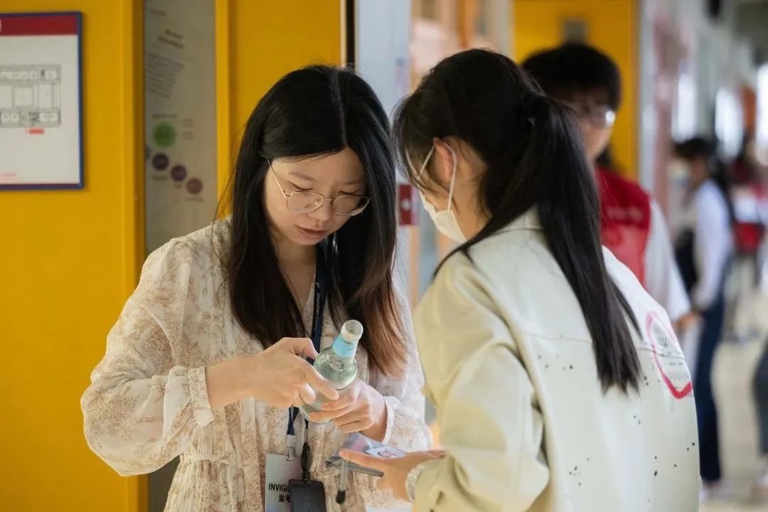 深圳国际交流学校：当招生考试志愿者的一天