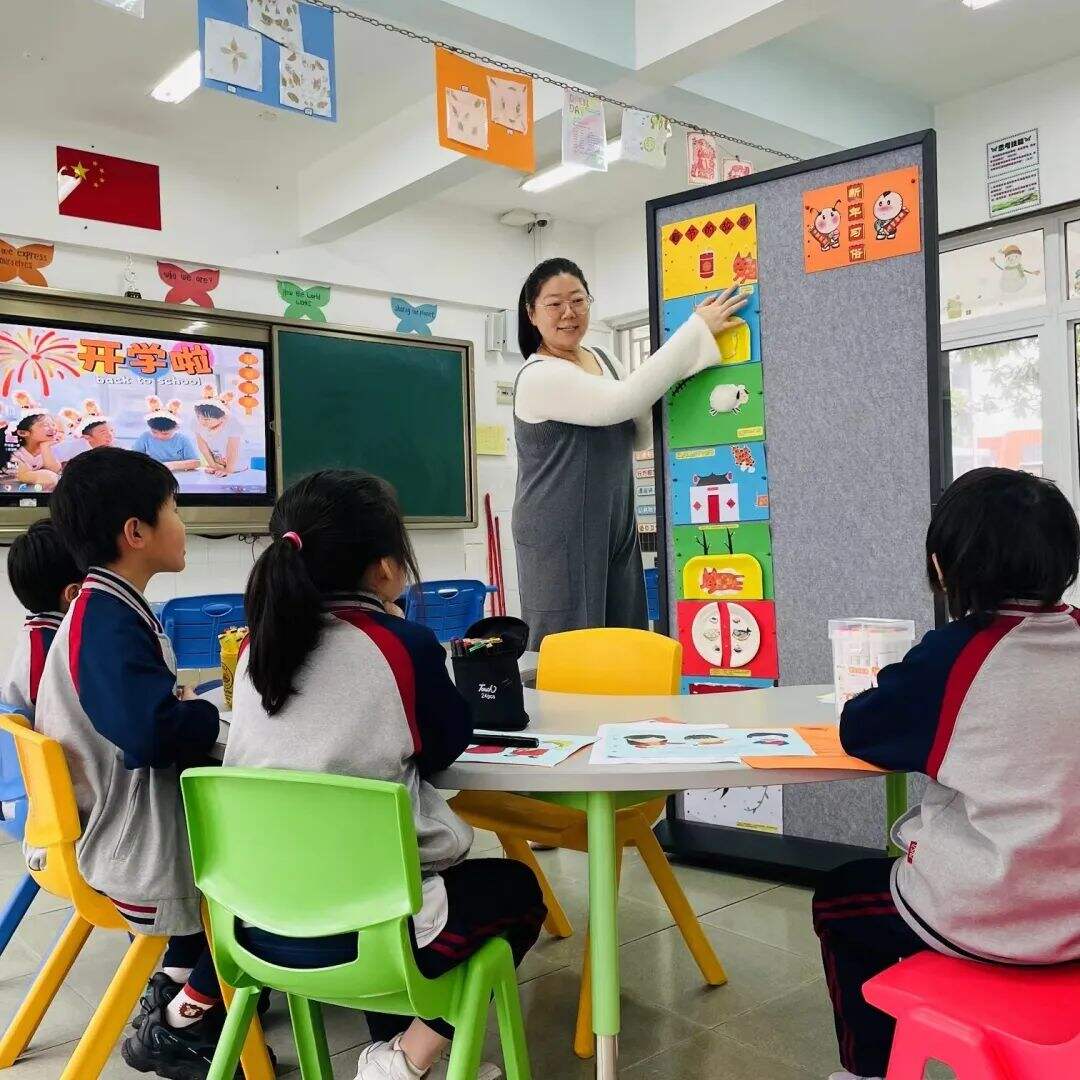 开设语文,数学/英语数学,英语,科学,人文,视觉艺术,形体,音乐,体育,it