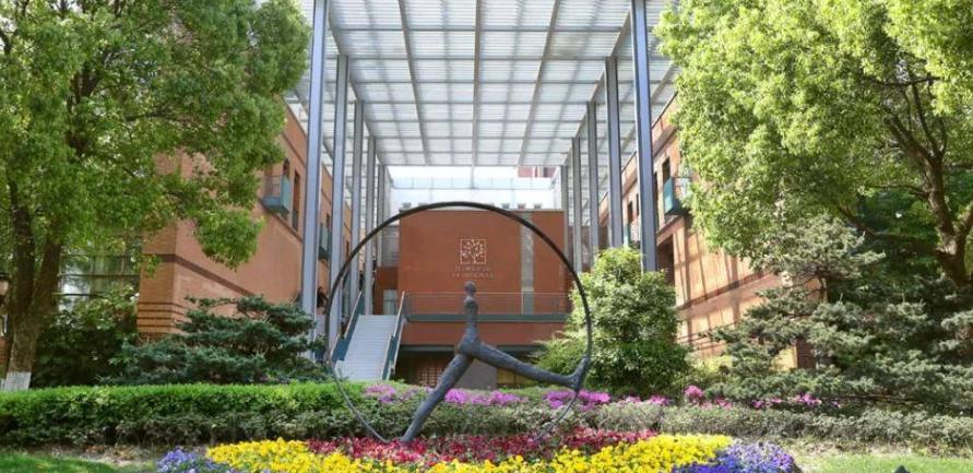 上海民办包玉刚实验学校