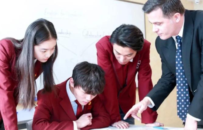 北京爱迪学校高中部都开设哪些课程？