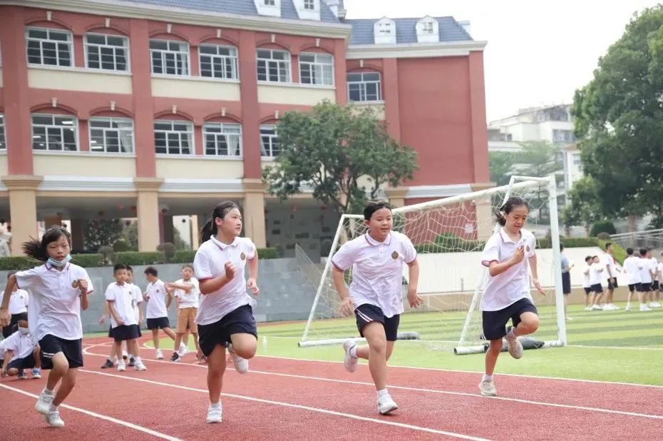 深圳市华美外国语学校5月28日我们不见不散！