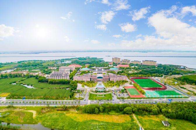 苏州中加枫华国际学校