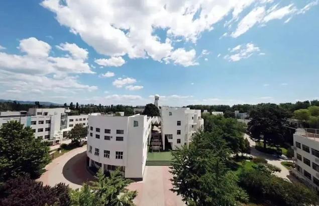 北师大亚太实验学校