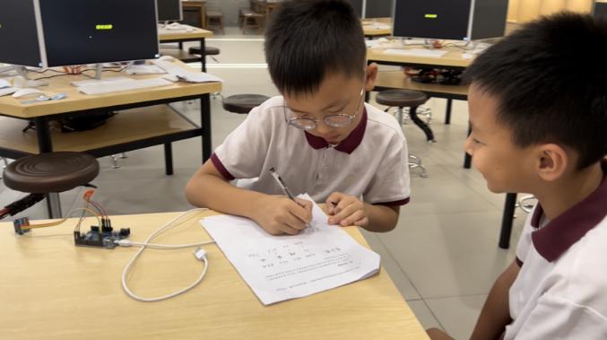 热烈祝贺广州源雅学校4名学子在全球发明大会中国区竞赛ICC总决赛中斩获金奖！