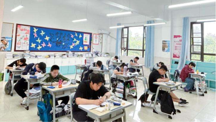 启东启迪外国语学校