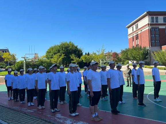 大连枫叶：迈出高中第一步——军训开始啦！