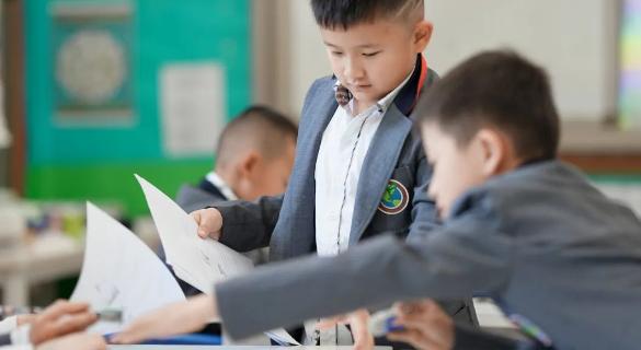 青苗“追光者”！青苗学子们在各自擅长的领域发射出一束代表着青苗的光芒！
