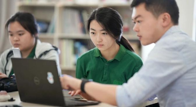 青苗“追光者”！青苗学子们在各自擅长的领域发射出一束代表着青苗的光芒！