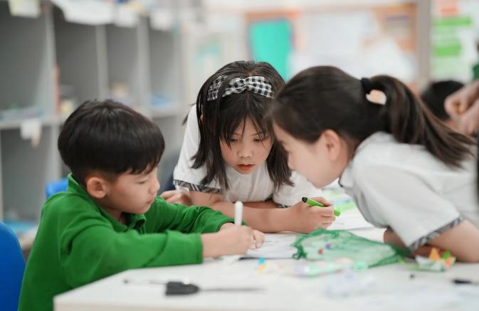 青苗“追光者”！青苗学子们在各自擅长的领域发射出一束代表着青苗的光芒！