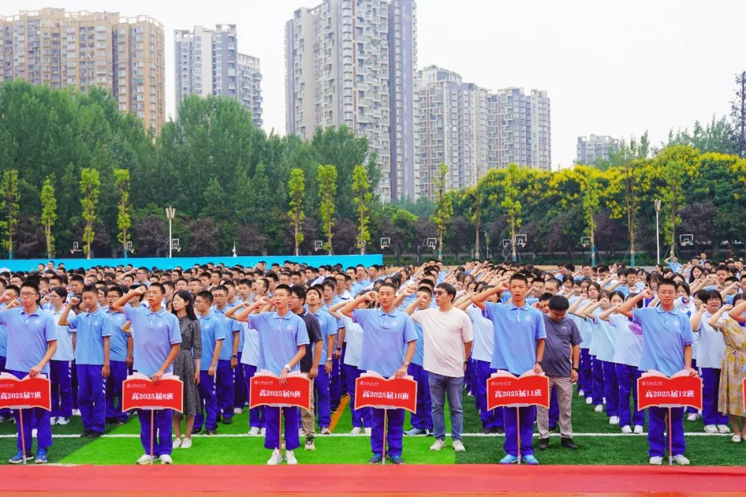 成都石室中学隆重举行开学典礼！