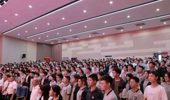 江西赫威斯高级中学