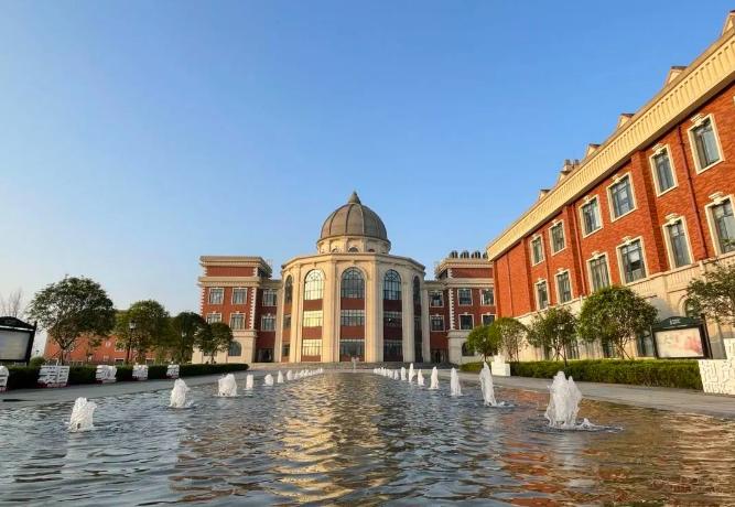 成都新津墨尔文学校