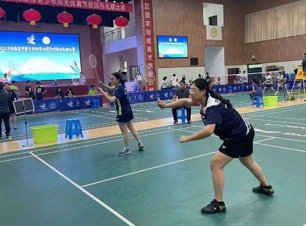 南京一中国际部运动员们取得了阳光体育节羽毛球比赛高中职校组一等奖！
