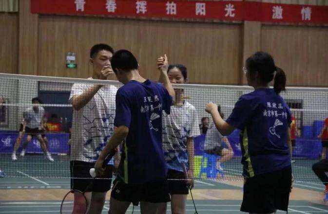 南京一中国际部运动员们取得了阳光体育节羽毛球比赛高中职校组一等奖！