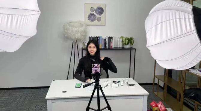 南京一中国际部优秀毕业生：读万卷书，行万里路，以梦为马，不负韶华！