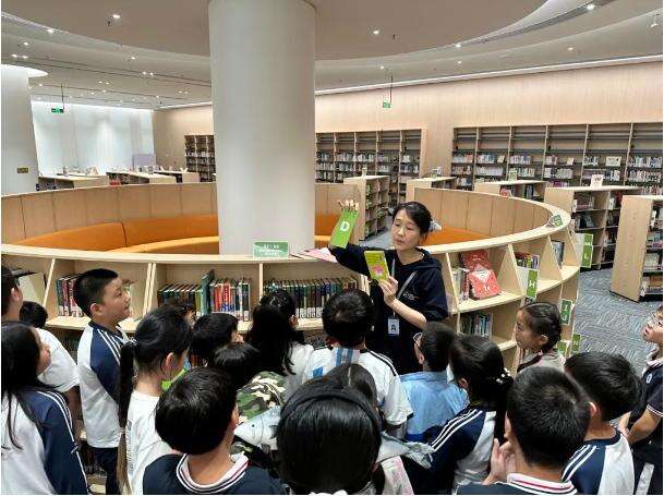 深圳贝赛思国际学校：万物无穷, 元素有序 &mdash; 图书馆趣味科学课纪实