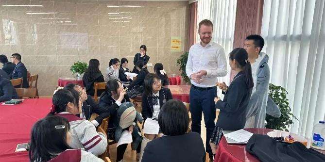 【聚焦世界节日】南京一中国际部本学期第一次英语角活动成功举办！