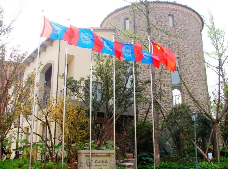 成都麓山光亚学校