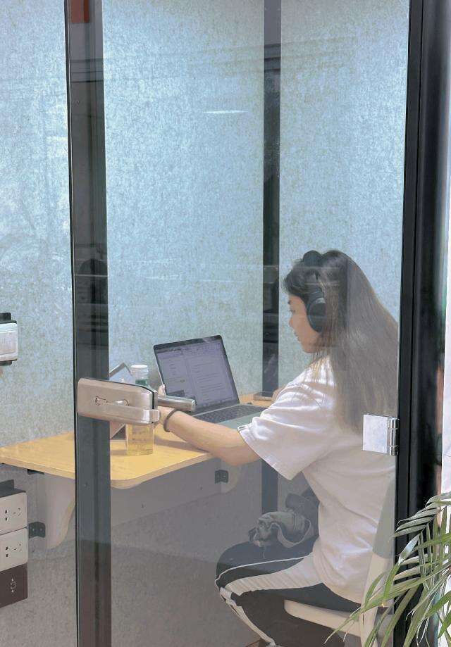 深圳市云顶学校国际部：硬件升级空间拓展，为学生提供更完善的学习环境。