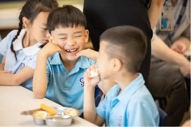 深圳哈罗公学：小狮课程激励幼儿天生的好奇心和主动性！