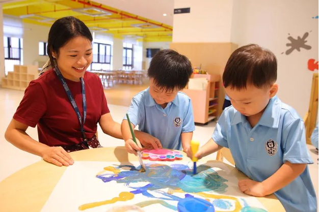 深圳哈罗公学：小狮课程激励幼儿天生的好奇心和主动性！