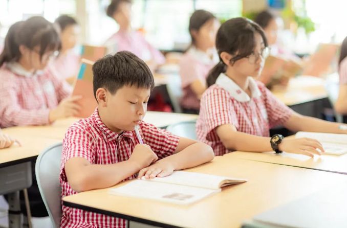 12月24日，剑桥郡加拿达外国语学校圣诞派对校园开放日！