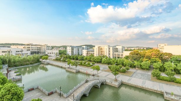 南京理工大学紫金学院国际高中