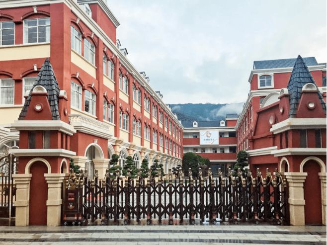 深圳市罗湖区华美外国语学校