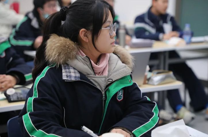 “港前三”大满贯+全奖双响！2024届武汉六中国际部学子升学录取喜报（香港方向）