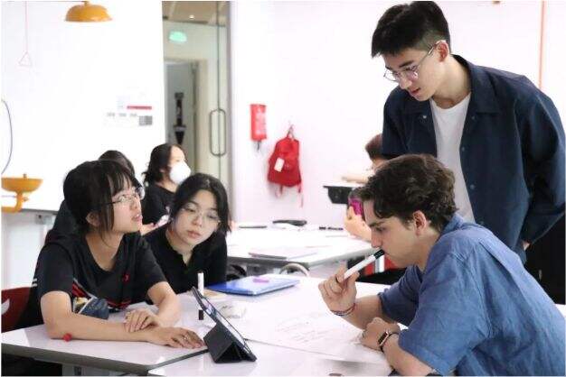 深圳市蛇口外籍人员子女学校：国际文凭课程 &middot; 通往大学的桥梁！