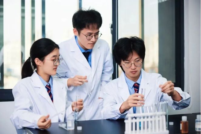 宁波赫德学校2.5年制10年级春季班招生最后一波，千万别错过！