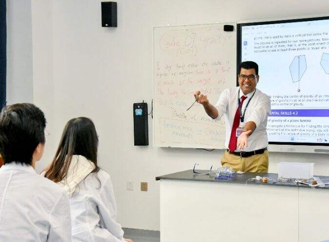 青岛明德封面人物Dr. Hassan：外国博士的创新物理课