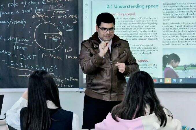 青岛明德封面人物Dr. Hassan：外国博士的创新物理课