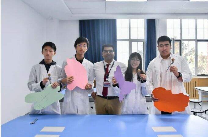 青岛明德封面人物Dr. Hassan：外国博士的创新物理课