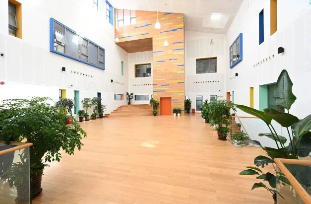 上海金苹果学校