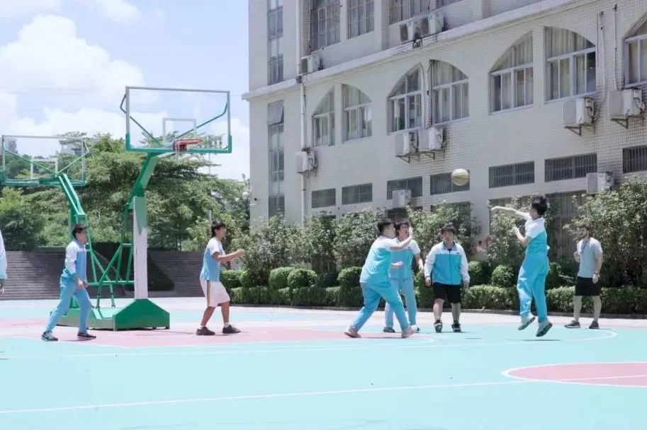 深圳美中国际学校：2024-2025美中国际部OSSD班招生简章！