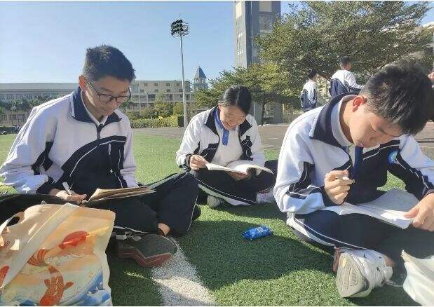 深圳市美中学校24年学校简介！