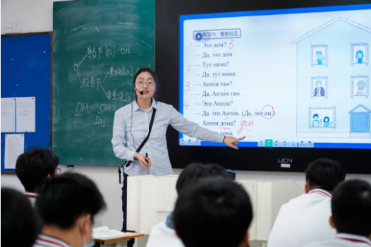 深圳市桃源居中澳实验学校