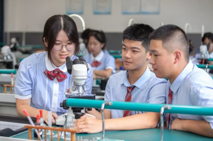 成都市实验外国语学校A-Level课程简介