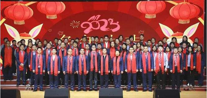 近日，华美外国语学校传来喜讯，成功获批高中办学资格，由&ldquo;九年一贯制学校&rdquo;变更为&ldquo;十二年一贯制学校&rdquo;（高中18个班576人）。这是学校发展历程中的重要里程碑，也是对学生、家长及社会各界长期以来关心和支持的肯定。